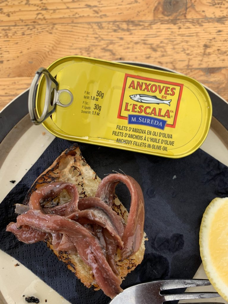 Skärgårdsupplevelser med RIB‑båt i Stockholms skärgård sardines at restaurang varvet högmarsö
