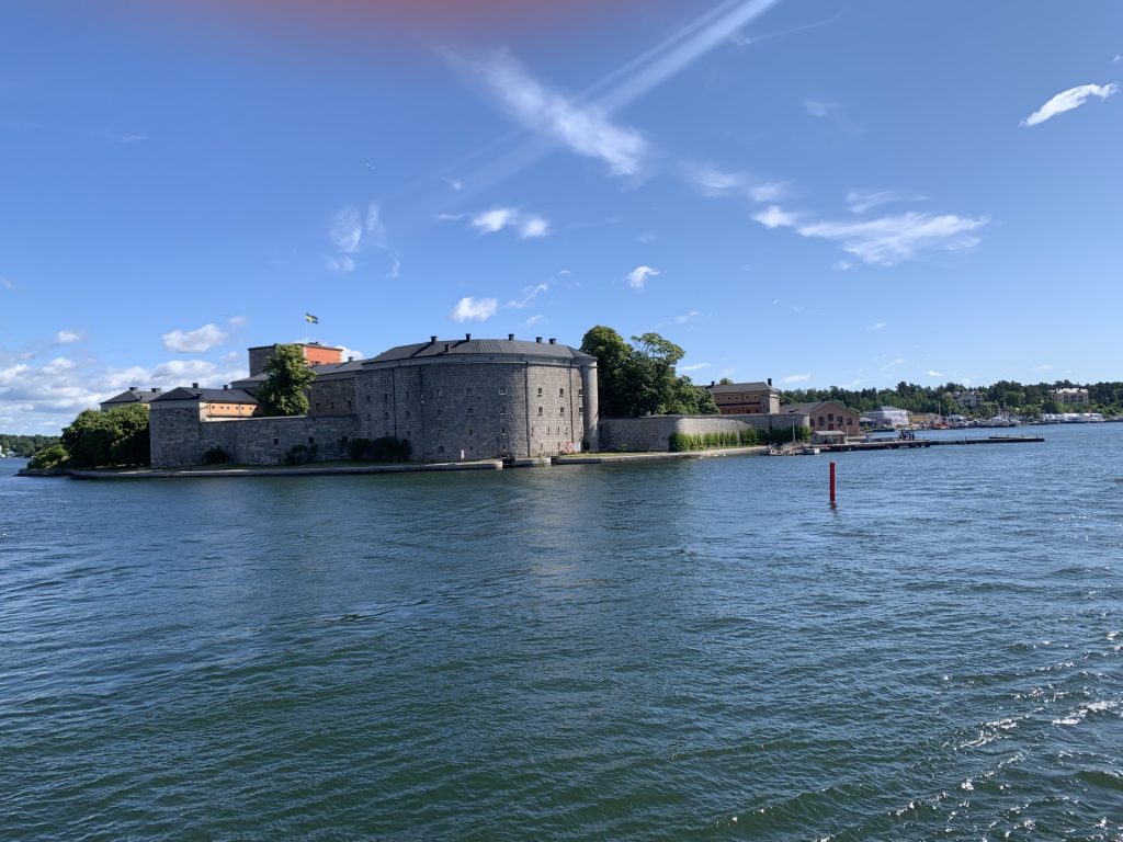Skärgårdsupplevelser med RIB‑båt i Stockholms skärgård The Vaxholm Fortress (Vaxholms Kastell) seen from the water on a sunny day in the Stockholm Archipelago